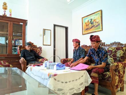 Perbekel dan Sekretaris Desa Subuk : Koordinasi tentang Pemberhentian Prangkat Desa